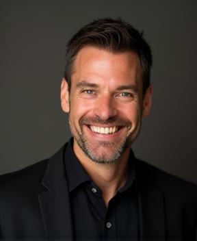 Professional headshot of Markus Müller, Performance and Pop Coach